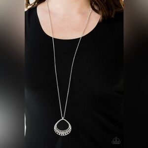 ❤️‍🔥5/$25❤️‍🔥 Prehistoric Drama Silver Necklace